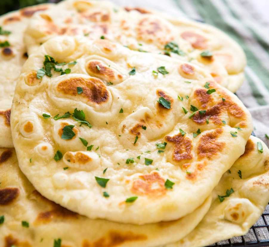 Naan (Plain/ Butter/ Garlic)